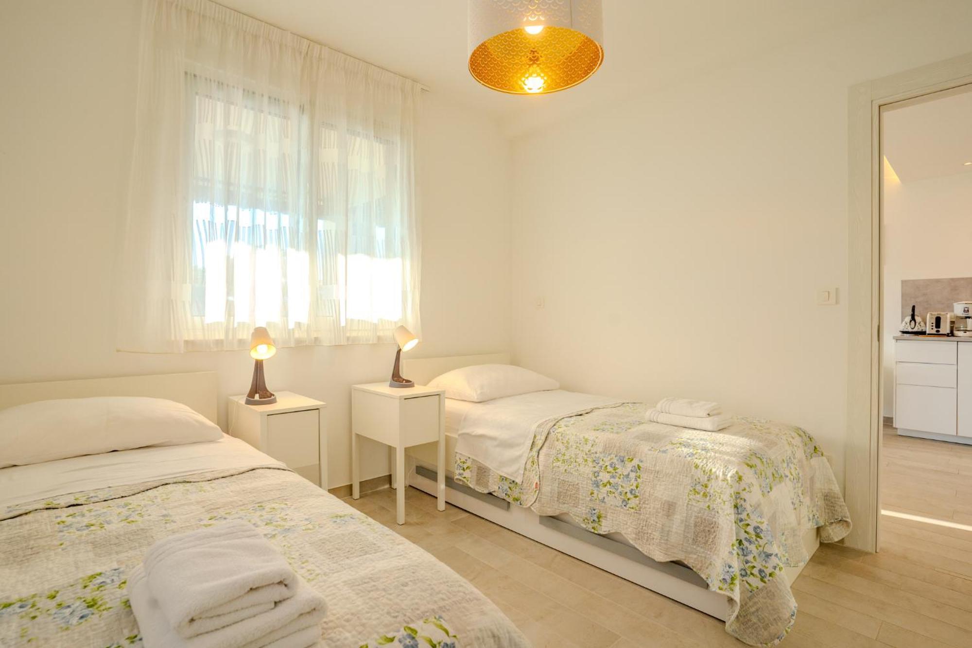 Apartman Polje Njivice Exterior foto